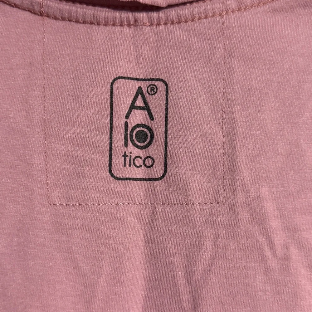 Alotico Cropped Mauve Pura Vida Costa Rica Muscle Tee Size: L